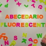 Alfabeto letras mayúsculas neón