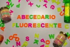 Alfabeto letras mayúsculas neón
