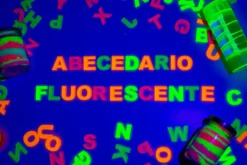 Alfabeto letras mayúsculas neón