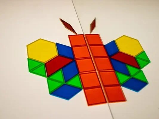 Pattern blocks_Mesa de luz_Sumando Momentos