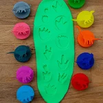Sellos de huellas y siluetas de dinosaurios