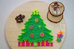 bandeja sensorial rellenable Arbol de Navidad luz negra