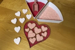 bandeja sensorial rellenable corazon